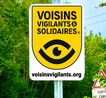 Panneau routier Voisins Vigilants et Solidaires - sur poteau existant